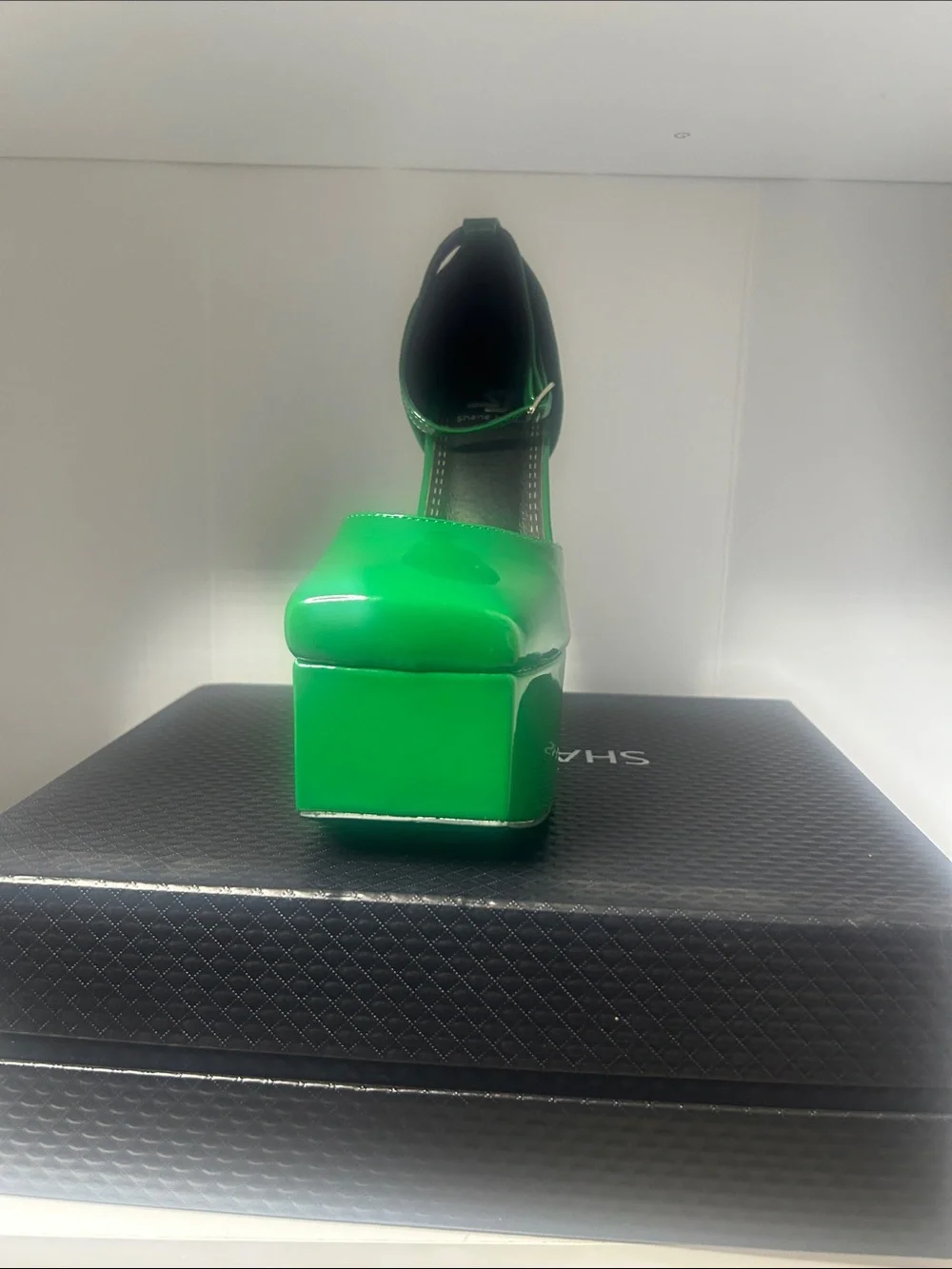 Vibrant Green Patent Platform Mary Jane Pump